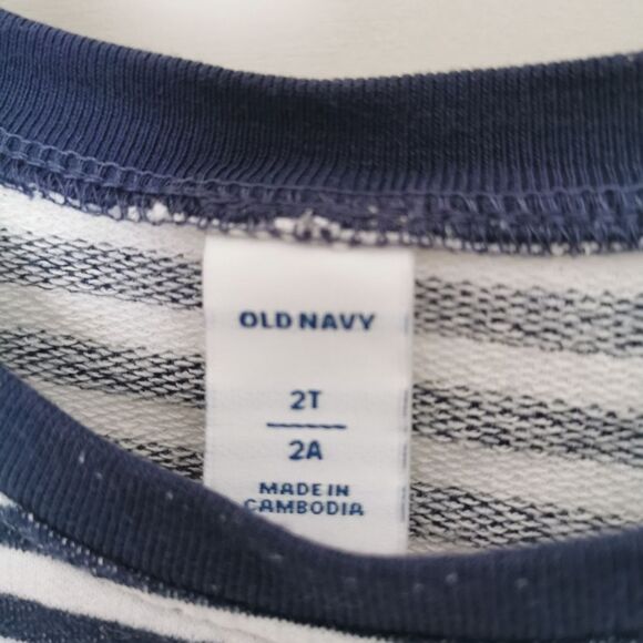 3/$20 Old Navy dress size 2T - Picture 3 of 4